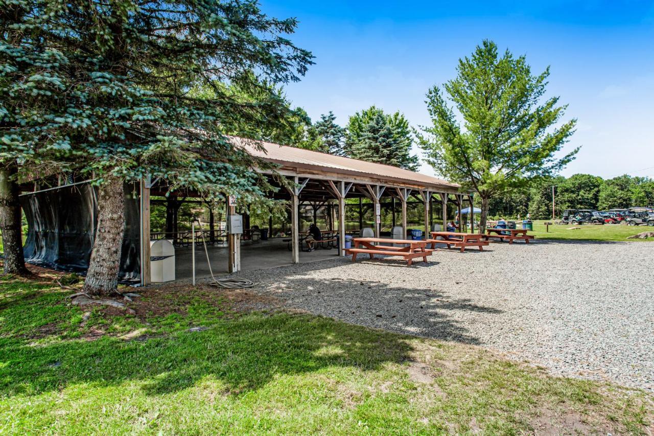 Friendship Lodge Pocono Lake エクステリア 写真